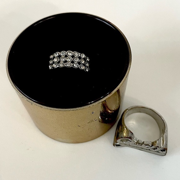 💥Add on item💥 Set of 2 -Guess Ring and Rhinestone Ring - Picture 2 of 8